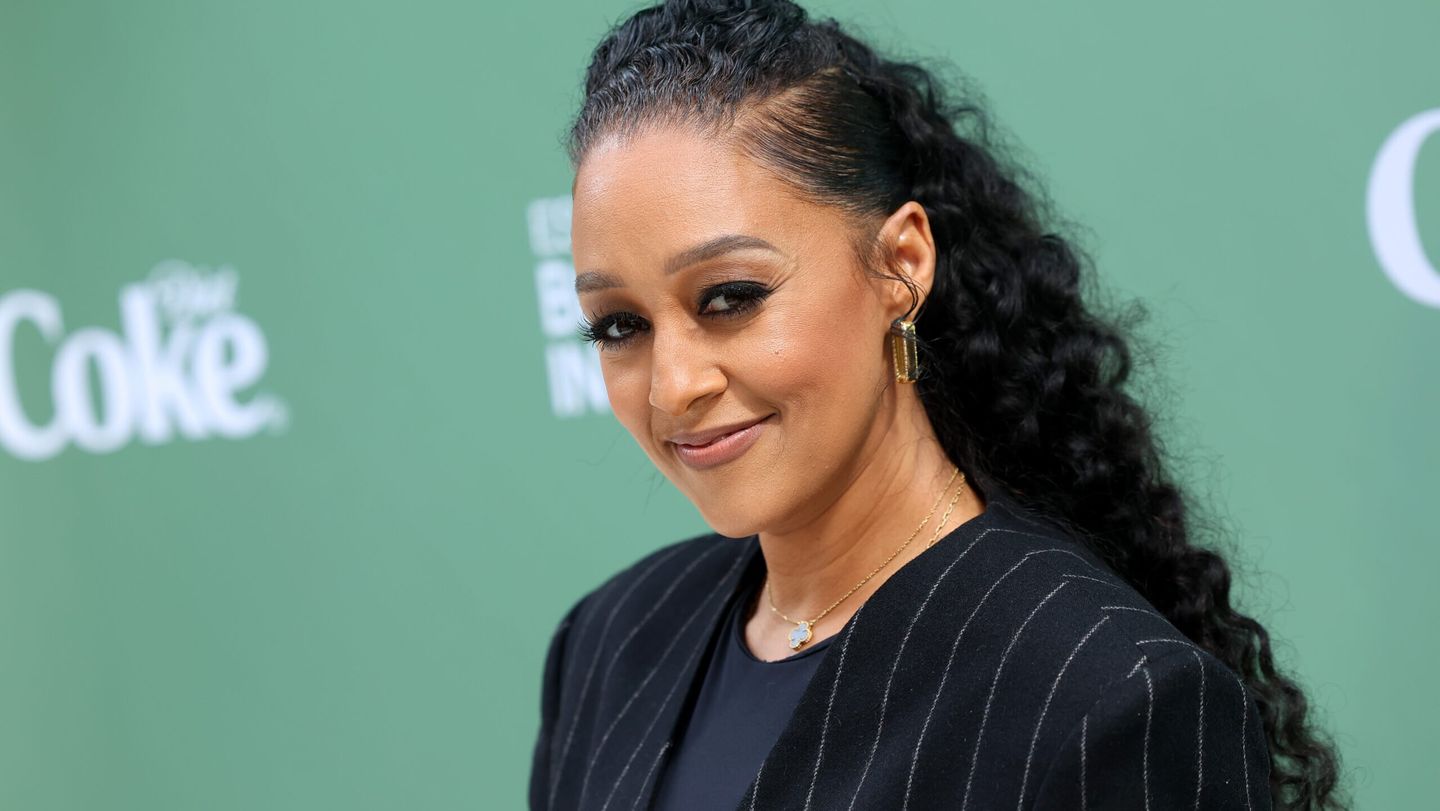 2025 ESSENCE Black Women In Hollywood Awards – Red Carpet Tia Mowry, Juneteenth, Black Hollywood, theGrio.com